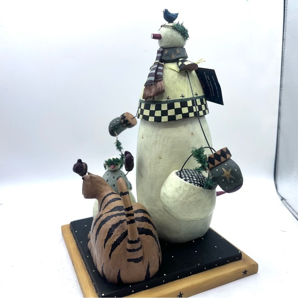 Willieraye Studio.  Hanging Mittens Out to Dry.  WW2370.   Yr 2000.   11 in tall - Picture 9 of 10